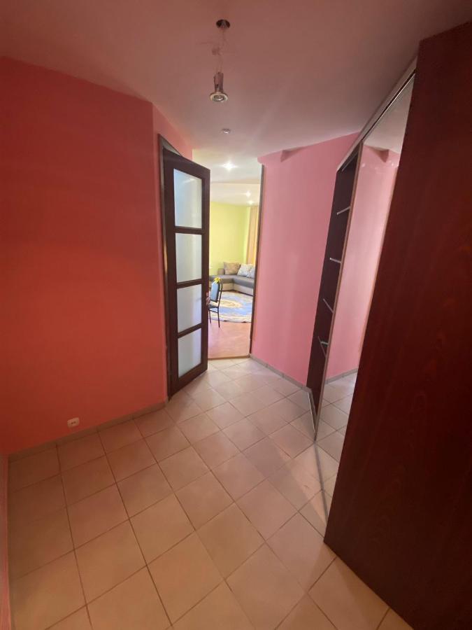White New Apartments Ultracentral 2-Rooms In The Heart Chisináu Exterior foto