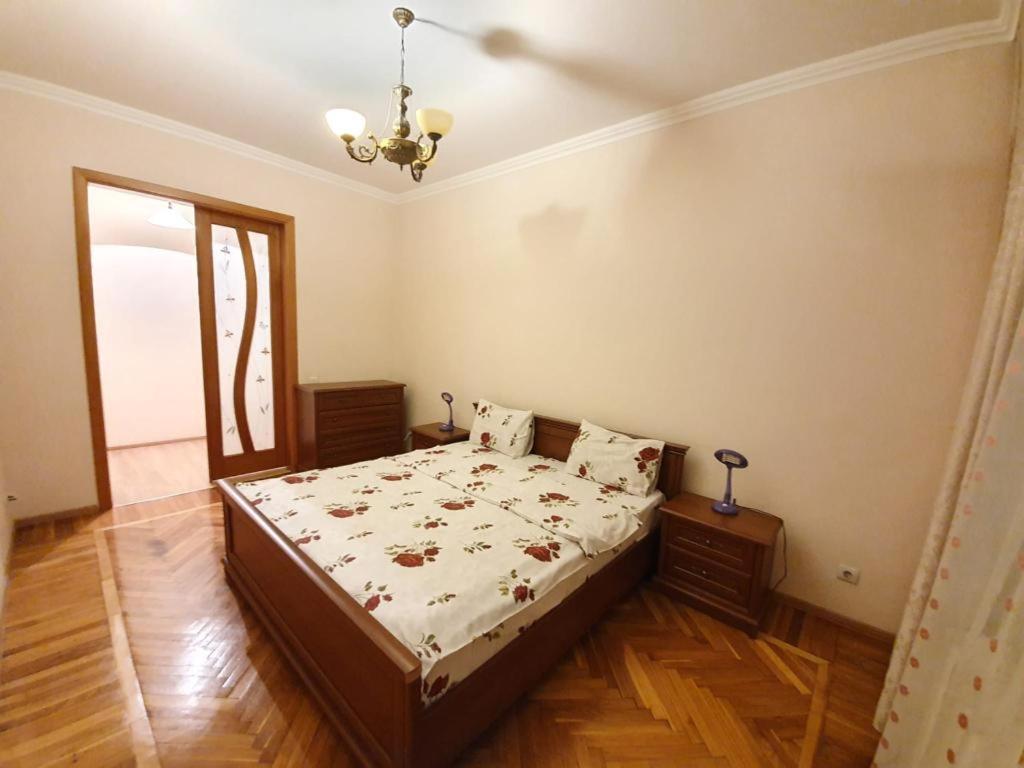White New Apartments Ultracentral 2-Rooms In The Heart Chisináu Exterior foto